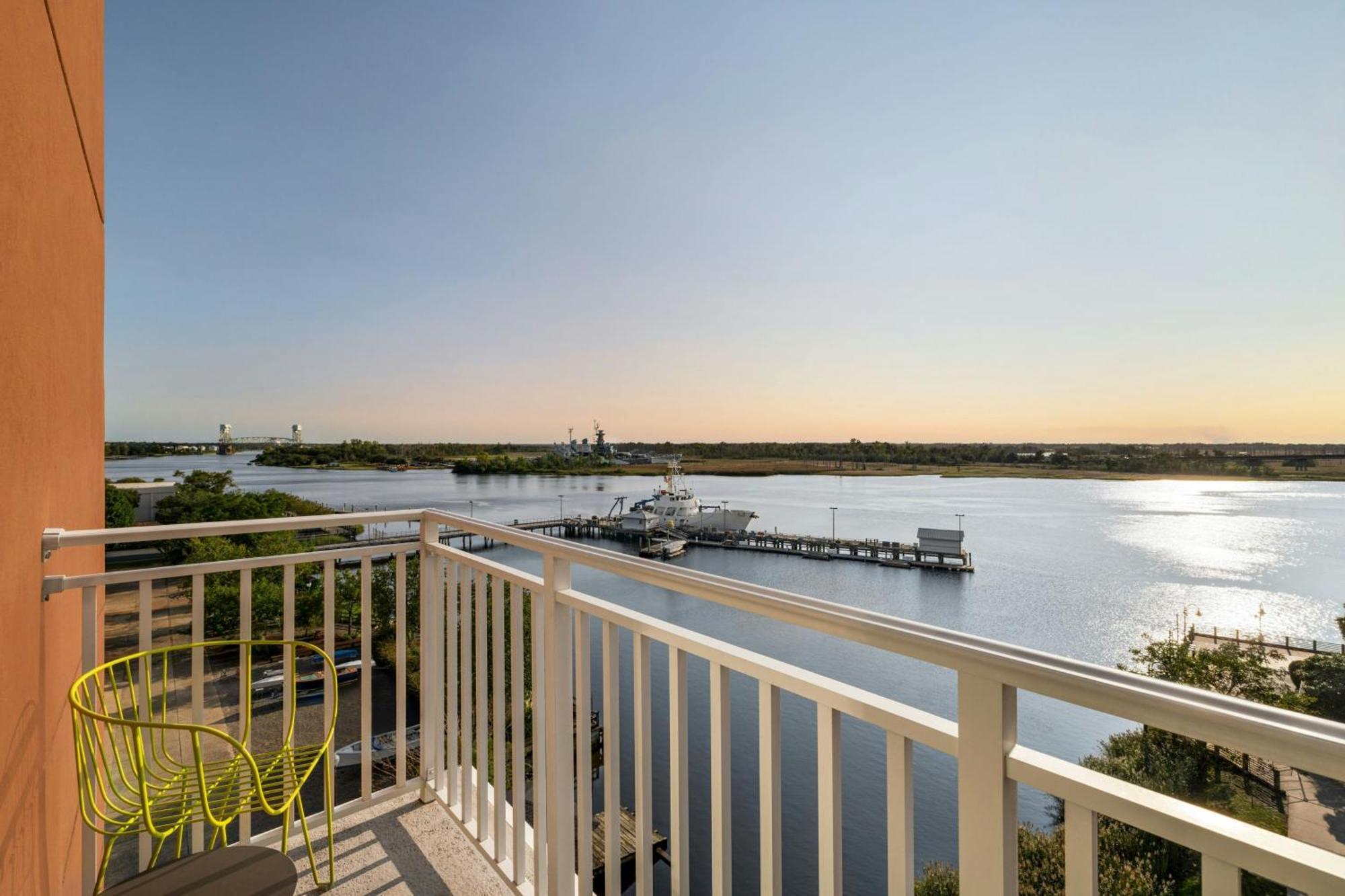 Hotel Aloft Wilmington At Coastline Center Exterior foto